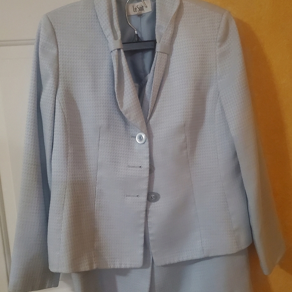 Skirt suite 10 - Picture 1 of 4